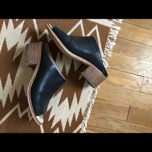 Stacked leather heel black mule